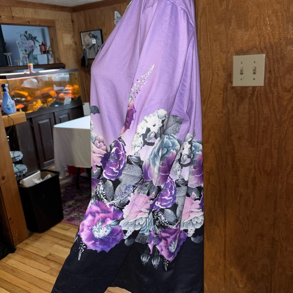 V‑Neck Purple Floral Ombre Long Sleeve Top - Picture 2 of 5